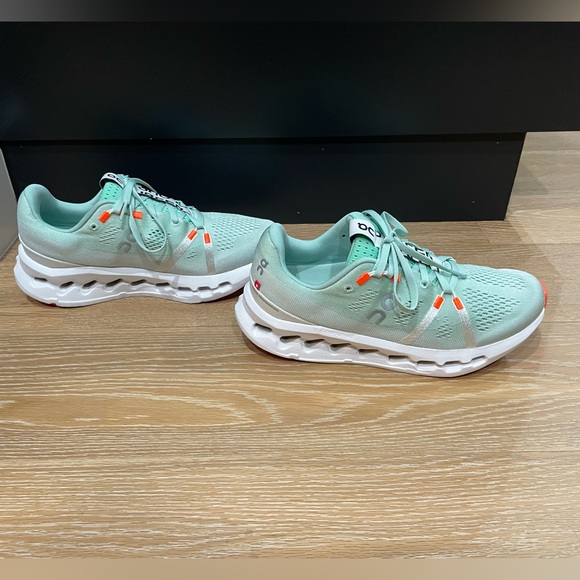 On Running Shoes - On Cloudsurfer women’s size 8